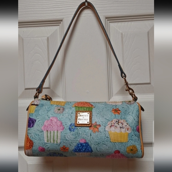 Dooney & Bourke Handbags - DOONEY & BOURKE Leather  BARREL CUPCAKE BAG
